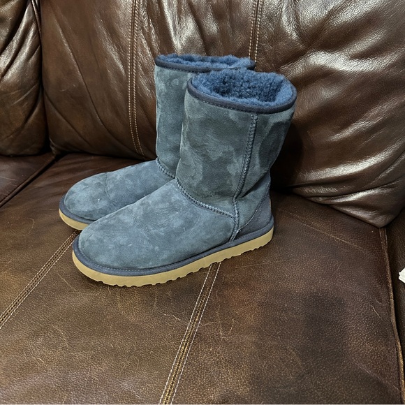 BRAND NEW‎ UGG Women's Classic Short II Boot 1016223-NAVY, US SZ 9 - Picture 1 of 6